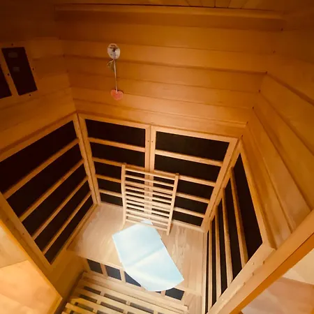 Rum i privatbostad Pyramida & Sauna Relax *