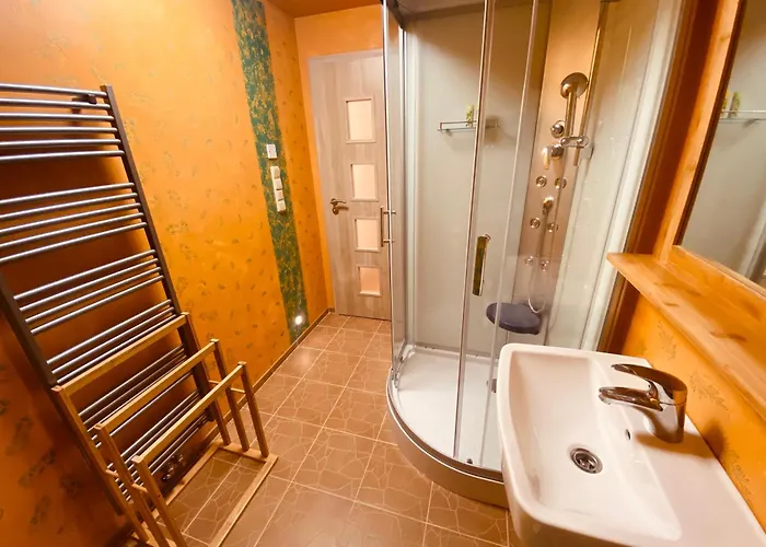 Pyramida & Sauna Relax בית אירוח